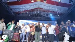 Gubernur Paulus Waterpauw Semangat Hadiri Pentas Musik Spesial HUT Kabupaten FakFak Ke-122