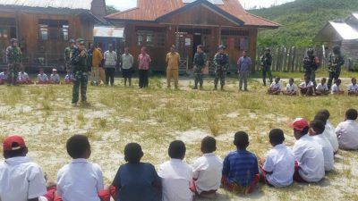 TNI Terus Berupaya Hilangkan Trauma Masyarakat Dan Anak-Anak Pasca Teror Di Kab. Pegunungan Bintang