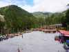 “Dari Bukit Hijau ke Langit Biru: Kisah Pemuda Kampung Banti Mengibarkan Bendera Merah Putih”